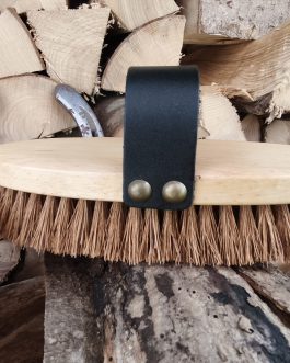 Kardätsche mit Kokosfasern